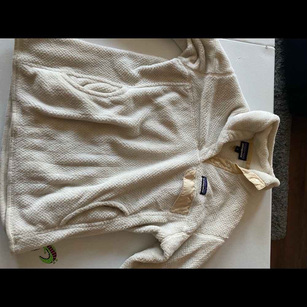 White Patagonia 1/4 snap fleece pullover